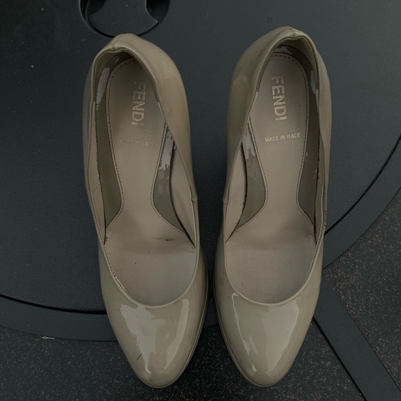 Fendi Beige Patent Leather Pumps with Gold Heel - Picture 3 of 6
